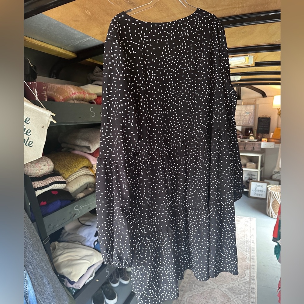Black and white dress woman’s size large - Picture 3 of 3